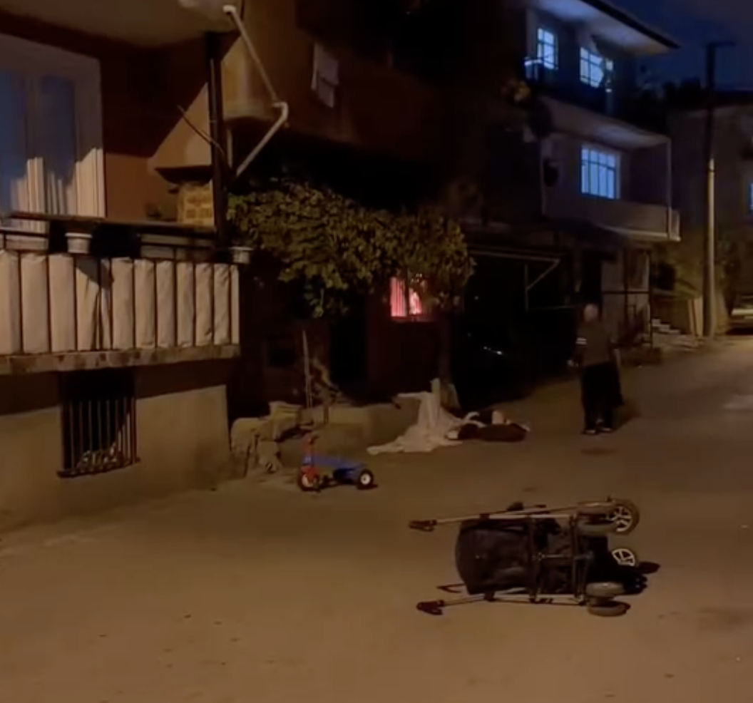 Evden çıkartılan kiracı evi yaktı