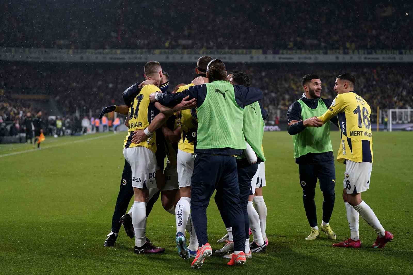 Fenerbahçe, liderle puan farkını 3’e indirdi
