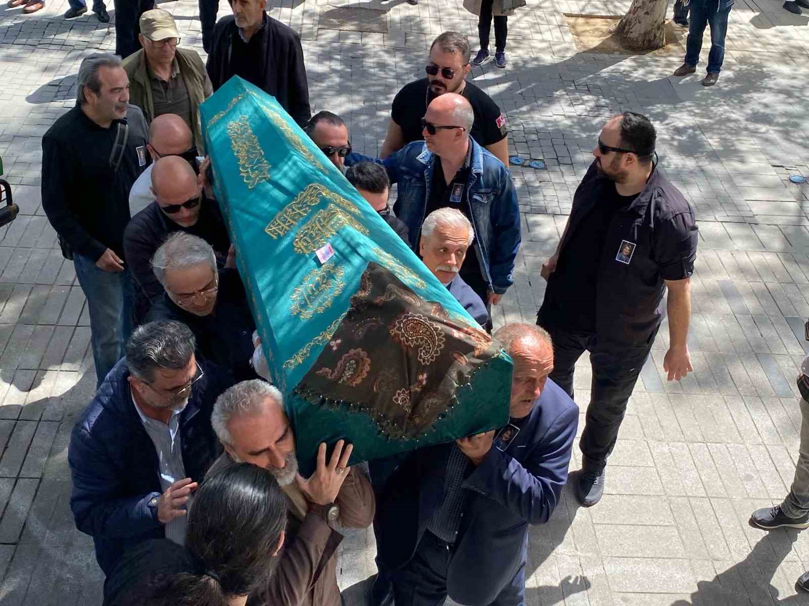 Tarkan’ın annesi Neşe Tevetoğlu son yolculuğuna uğrandı
