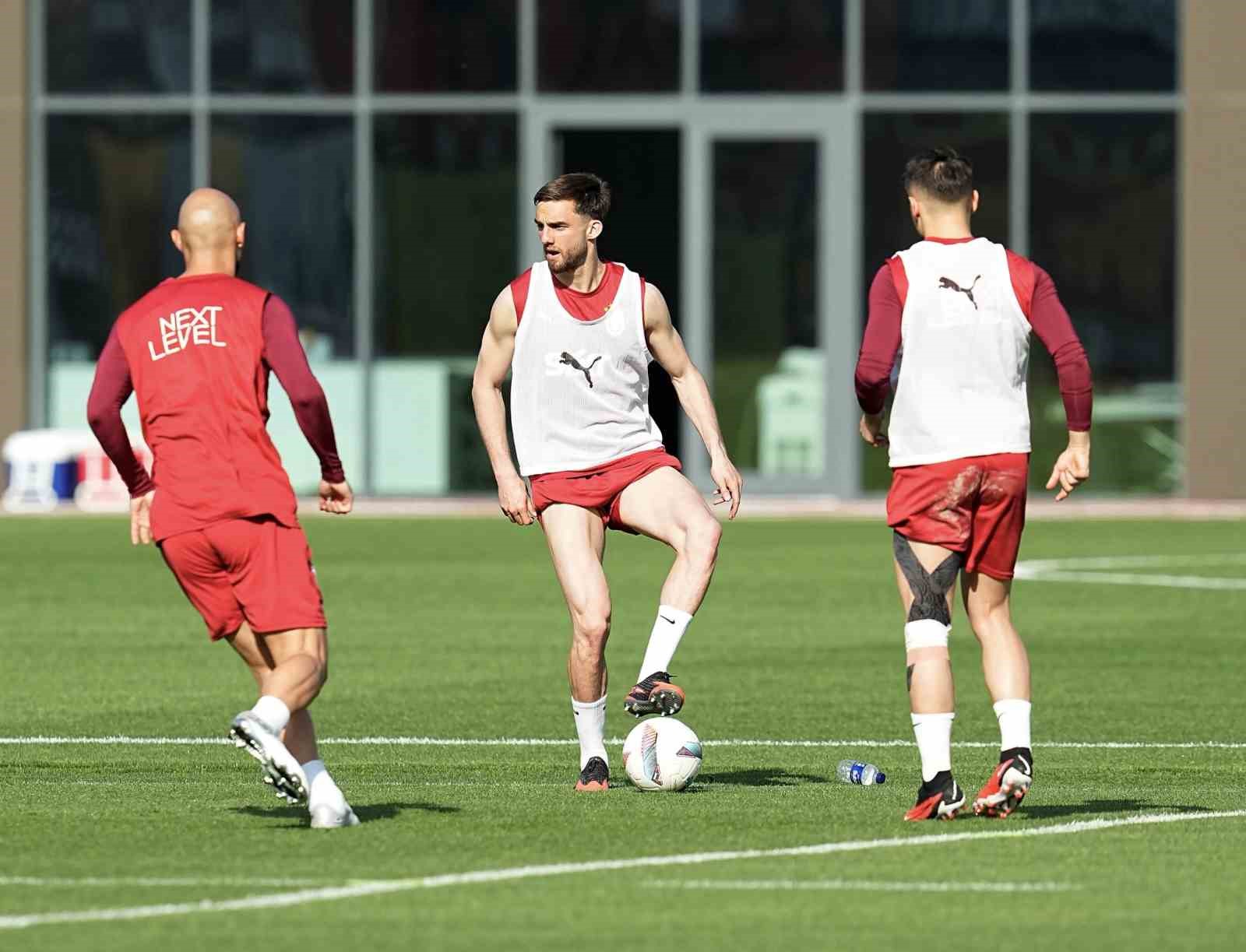 Galatasaray, Trabzonspor maçı hazırlıklarını sürdürdü
