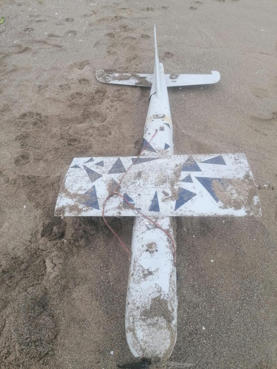 Sahile savaş bölgesinde kullanıldığı düşünülen hava aracı vurdu