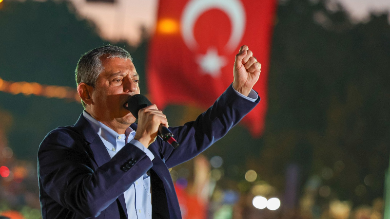 Özgür Özel ve Ahmet Tuncay Özkan'a fezleke!