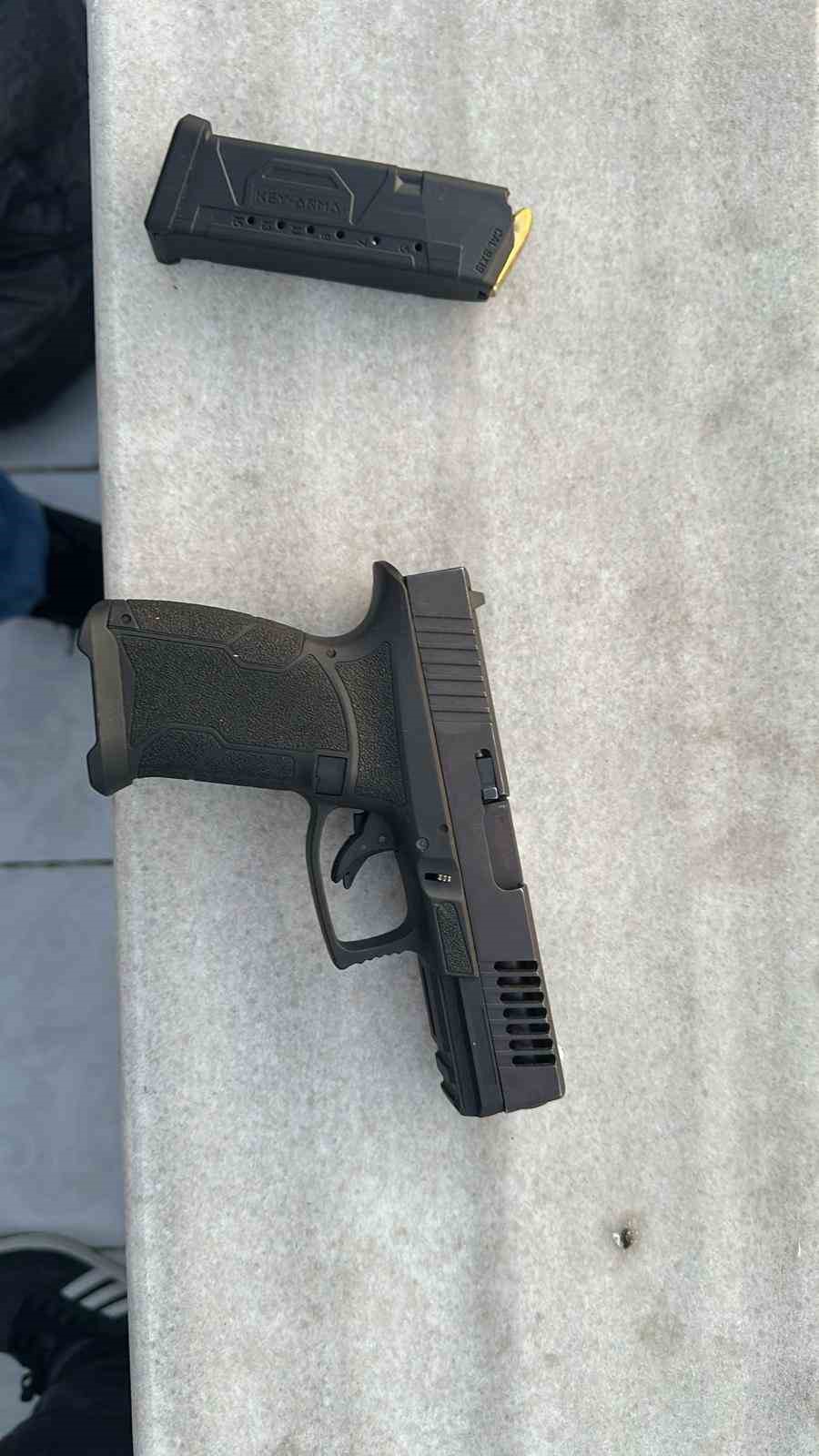 Küçükçekmece’de işyerine silahlı saldırı olayıyla ilgili 3 kişi yakalandı
