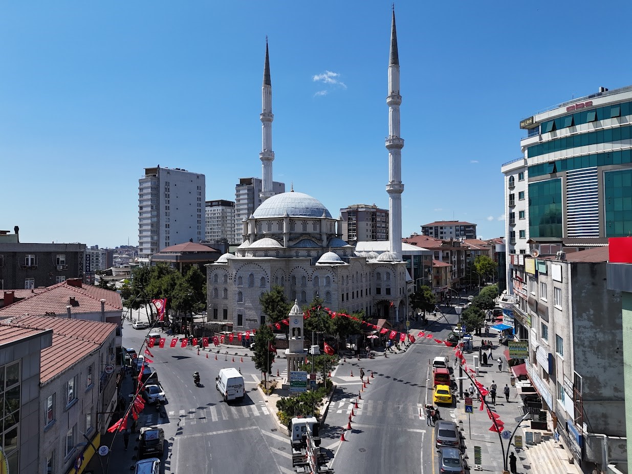 Cumhurbaşkanı Erdoğan’ın bayrak çağrısı Bağcılar’da karşılık buldu
