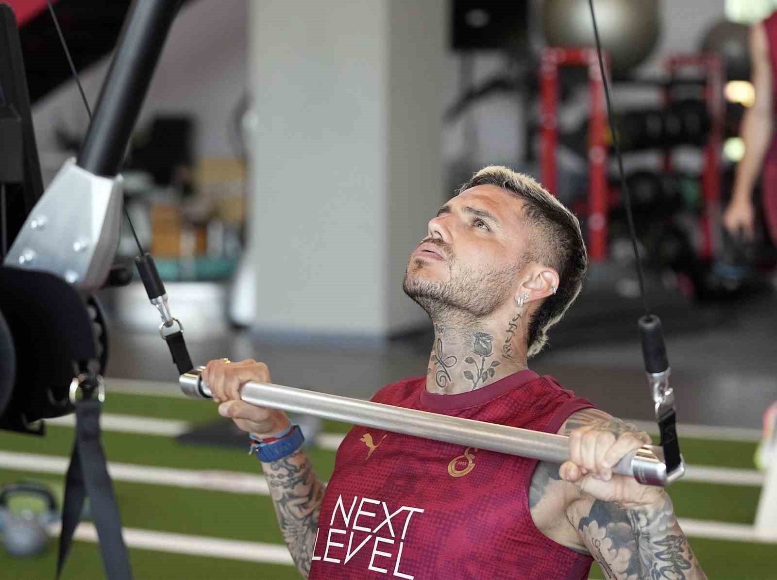 Galatasaray günü çift antrenmanla tamamladı
