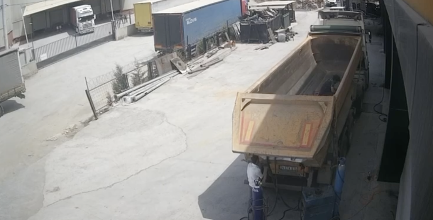Tır şoförünü hayattan koparan korkunç olay kamerada