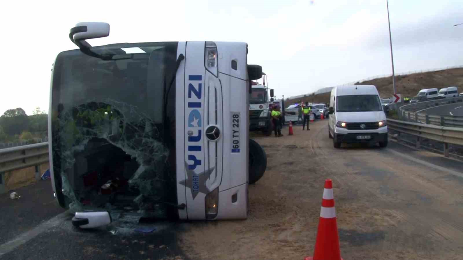 Kuzey Marmara'da yolcu otobüsü devrildi: 3 ölü, 20 yaralı