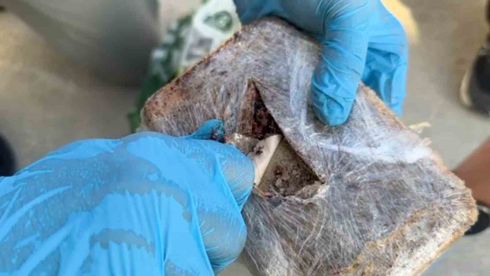 Kocaeli'de pul biber içine zulalanmış eroin ele geçirildi