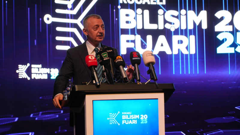Başkan Büyükakın: "Yeniliklere adapte olamazsanız beraberinde yok olursunuz"