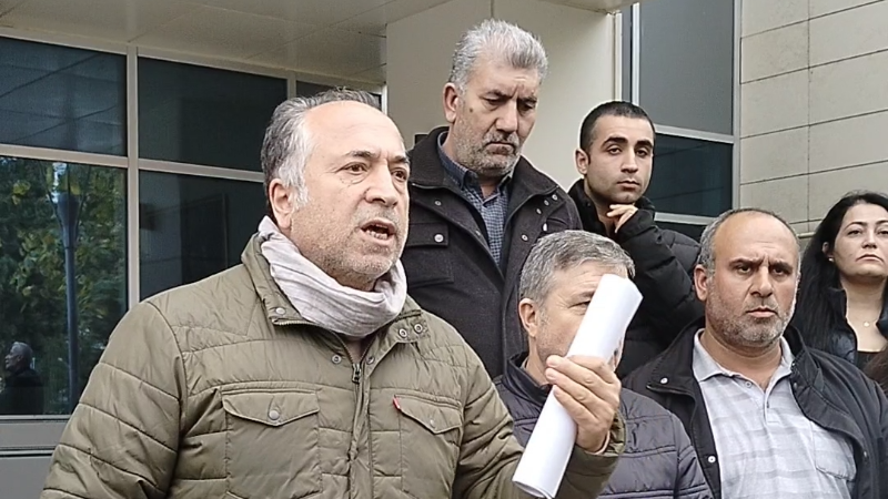 O aileler (SGK) İl Müdürlüğü önünde toplandı