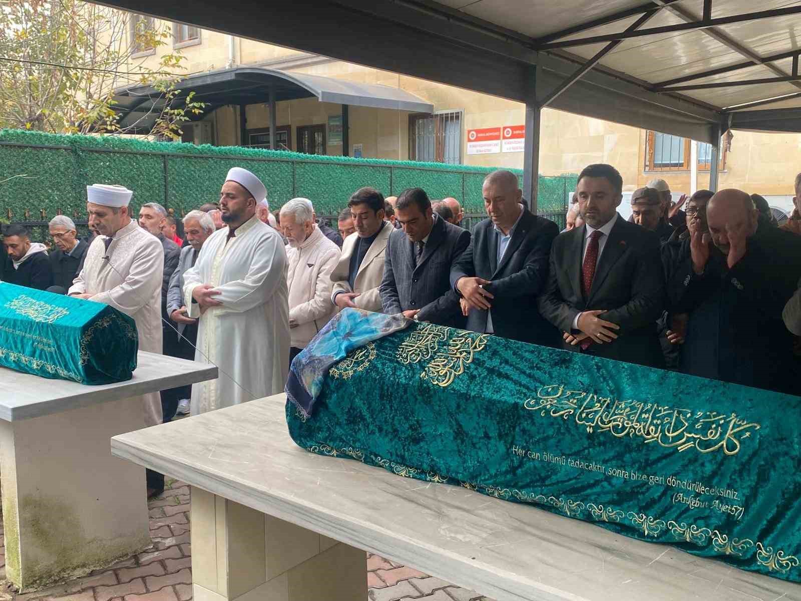 Pendik’teki yangın faciasında hayatlarını kaybeden çocuklar son yolculuklarına uğurlandı