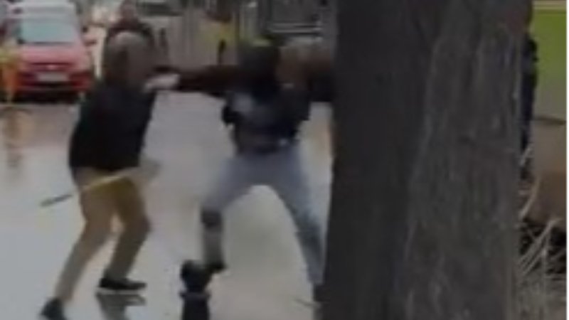 Otobüs şoförü vatandaşa saldırdı