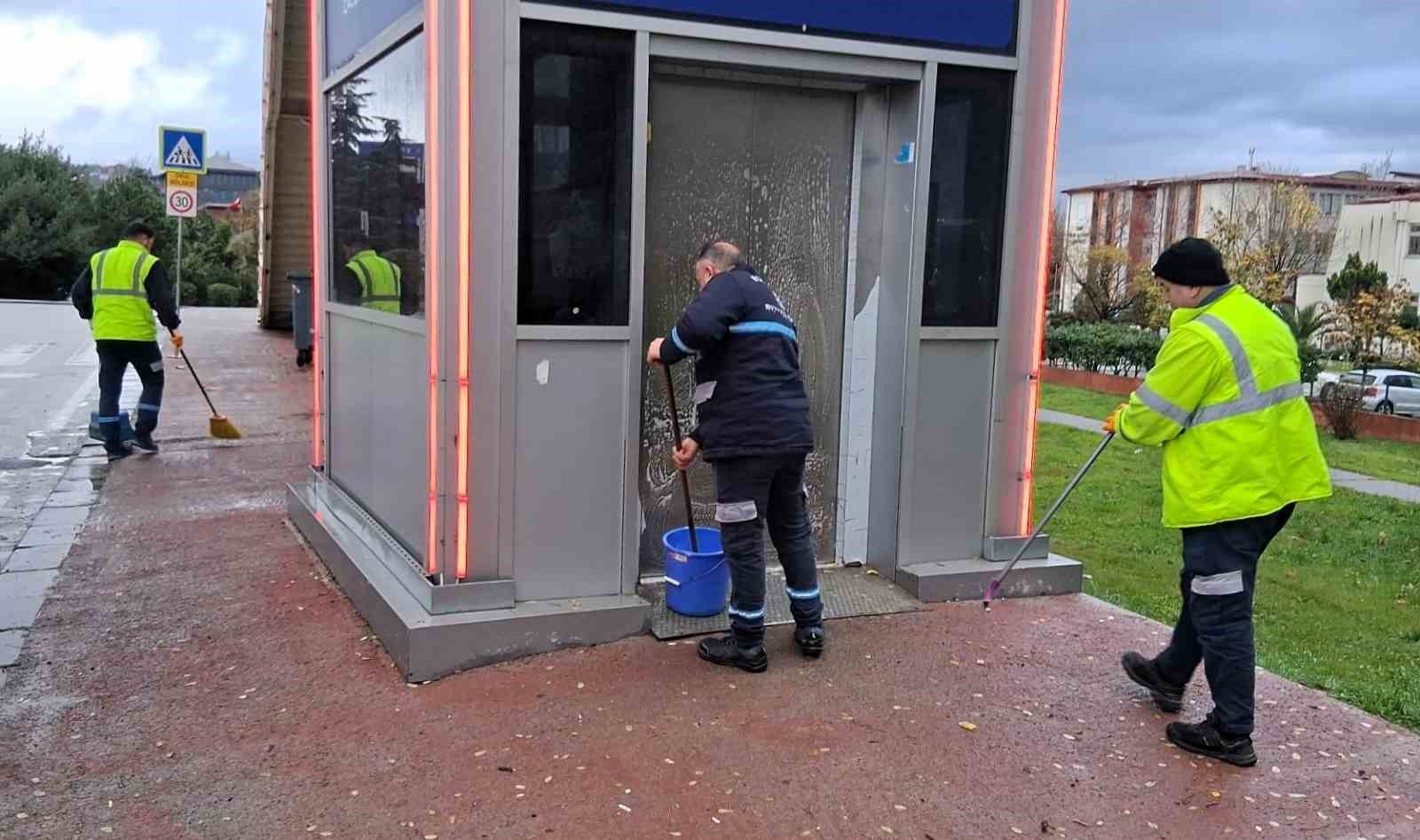 Üst geçit asansörlerinde periyodik temizlik