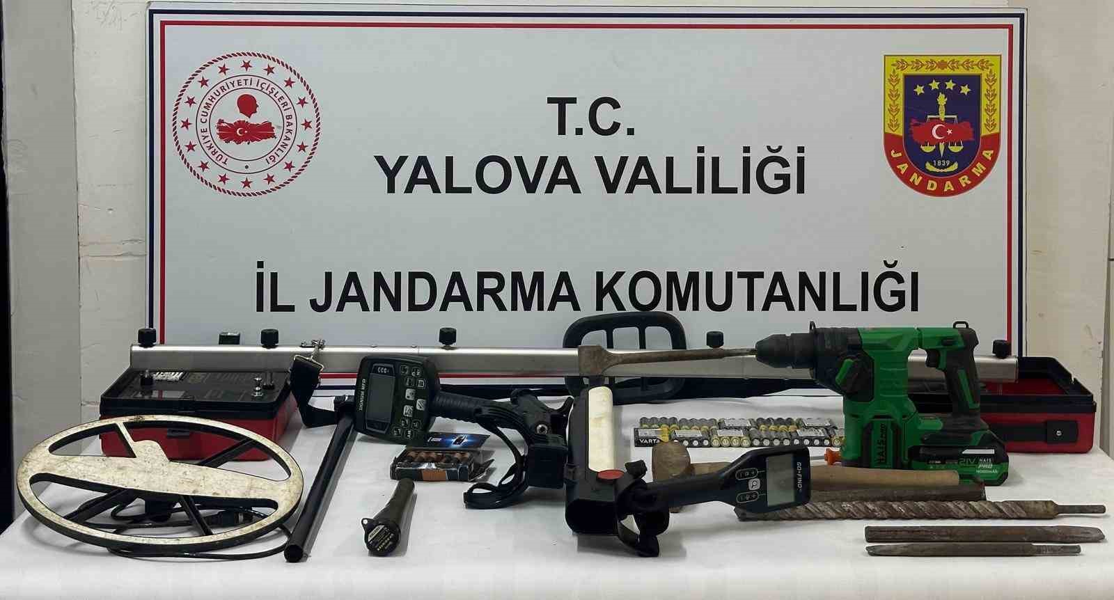 Yalova’da 5 defineci suçüstü yakalandı