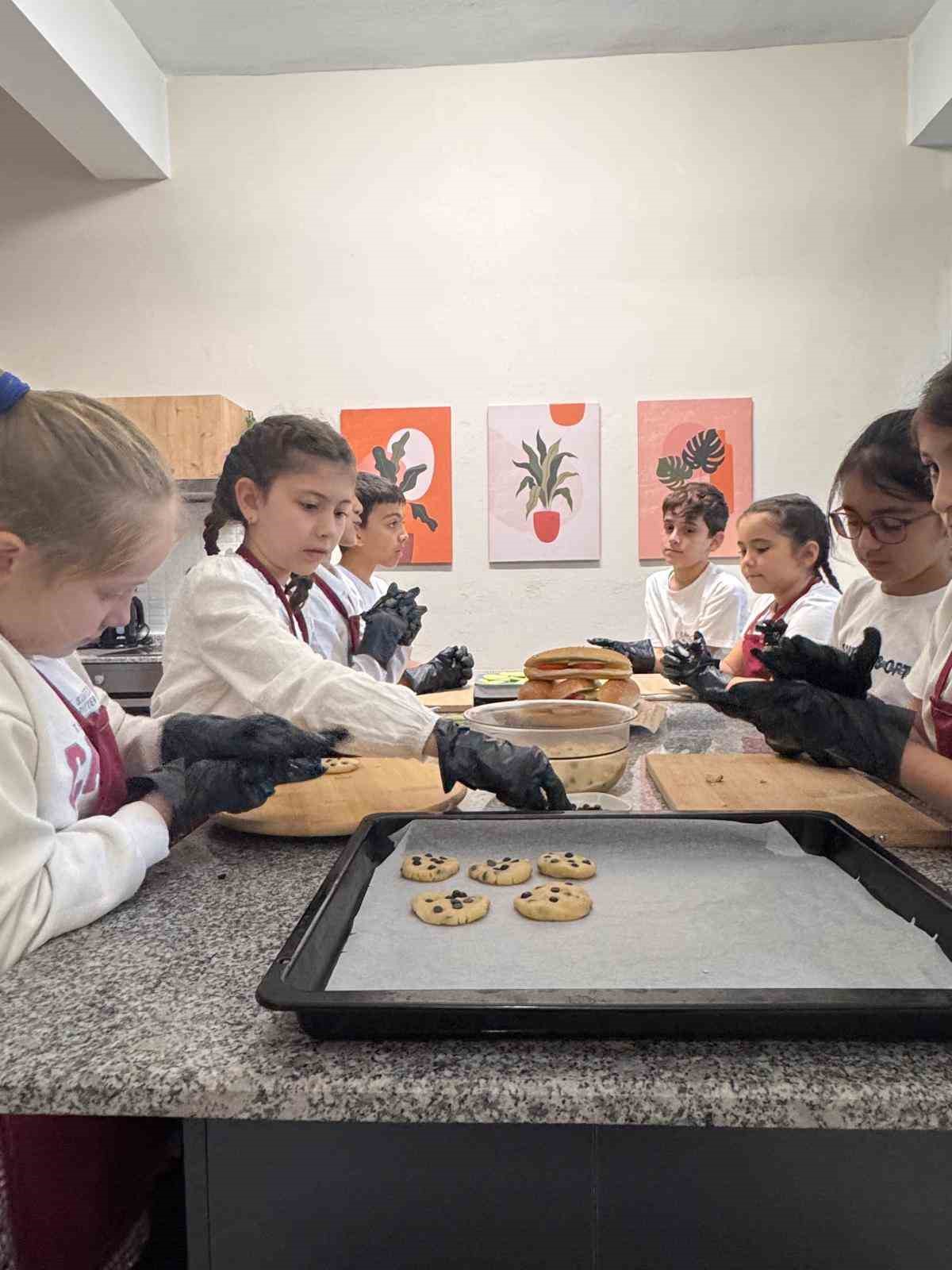 Türkiye'de bir ilk: Bu okulda öğrenciler ev işi yapmayı öğreniyor