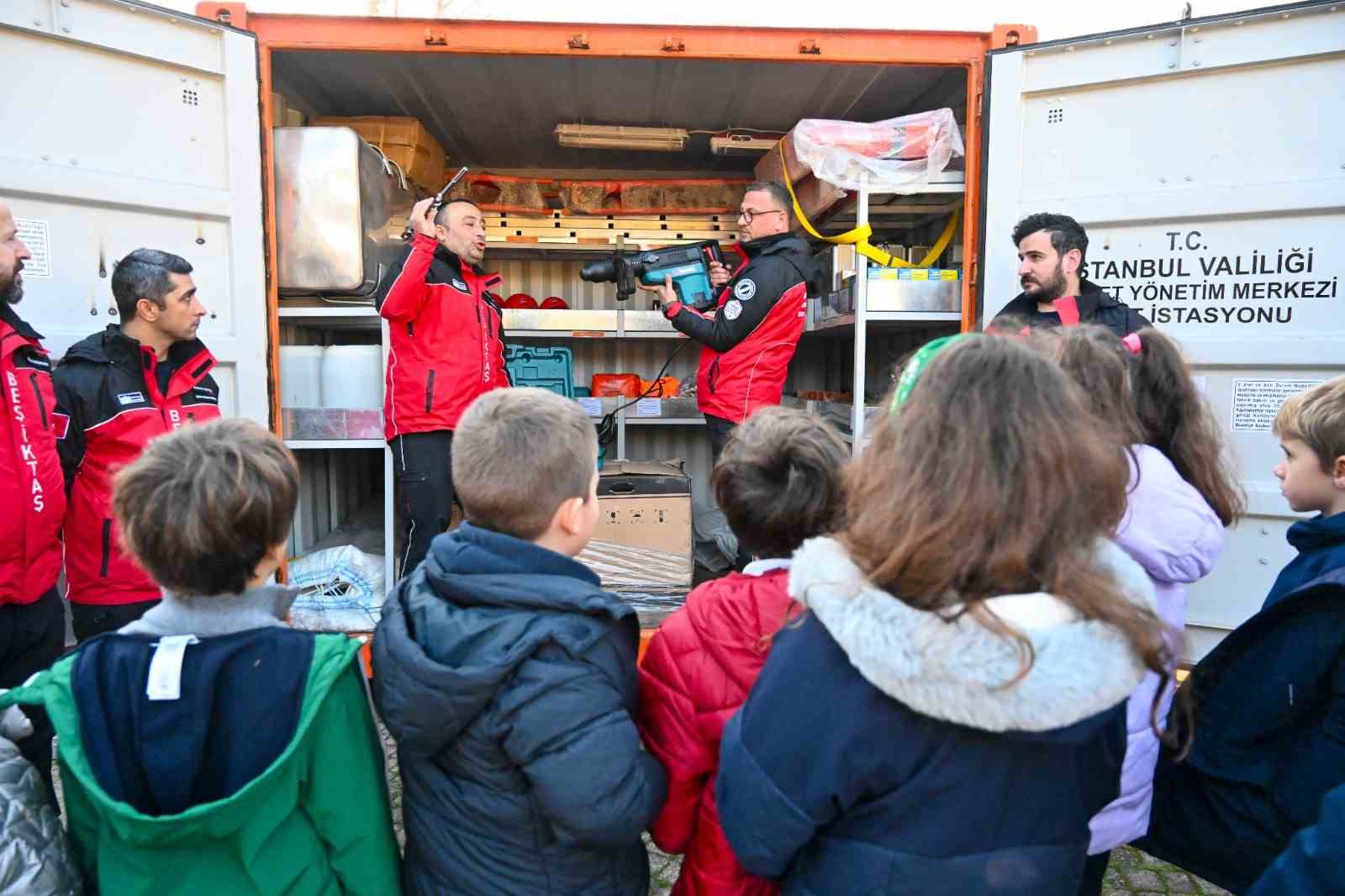 Beşiktaş Belediyesi minik öğrencilere afet bilinci eğitimi verdi
