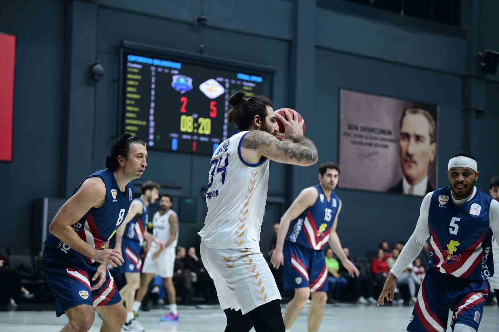 Çayırova Belediyesi, sahasında Finalspor’u 87-81 yendi