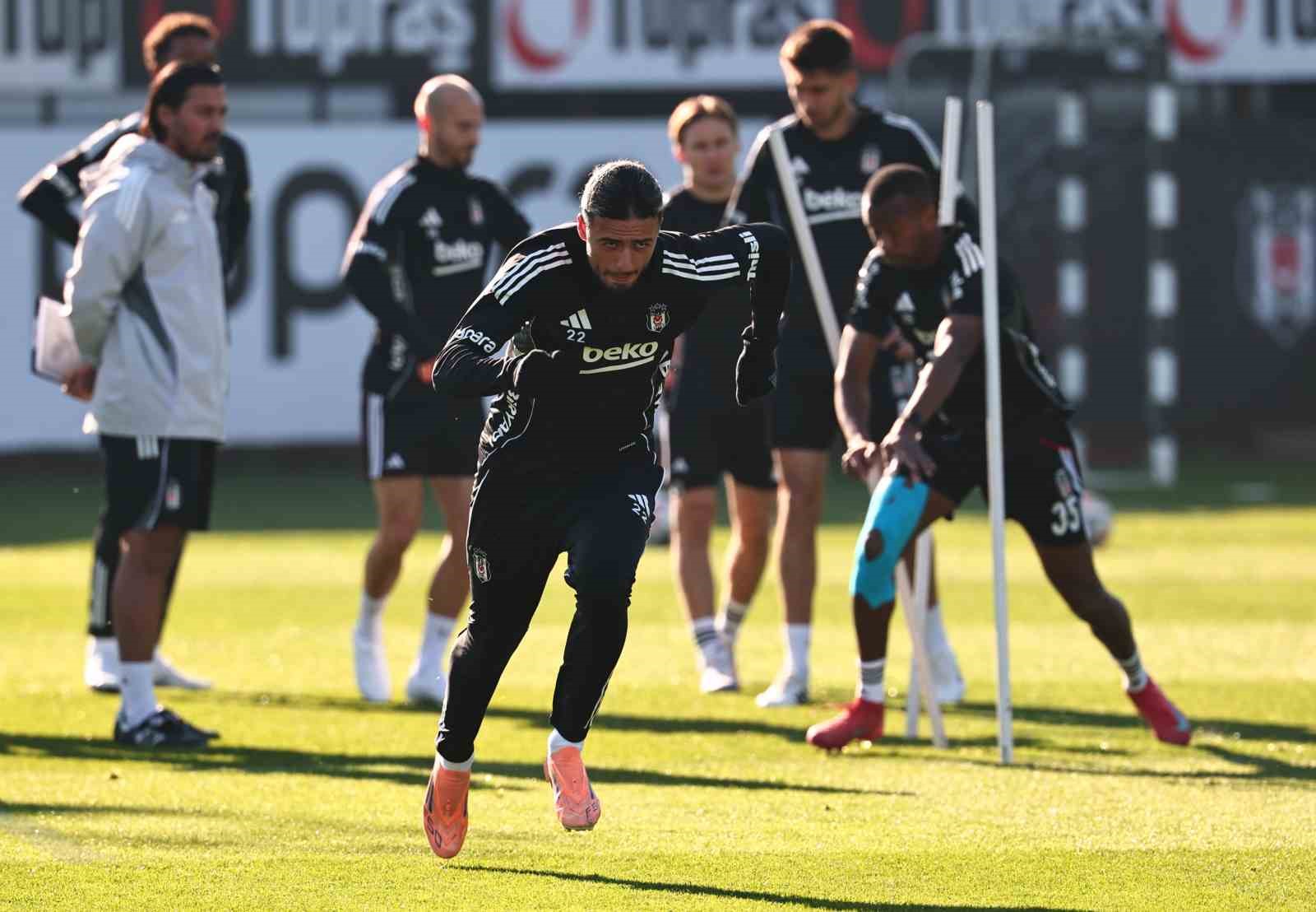 Beşiktaş, Çaykur Rizespor maçının hazırlıklarını sürdürdü
