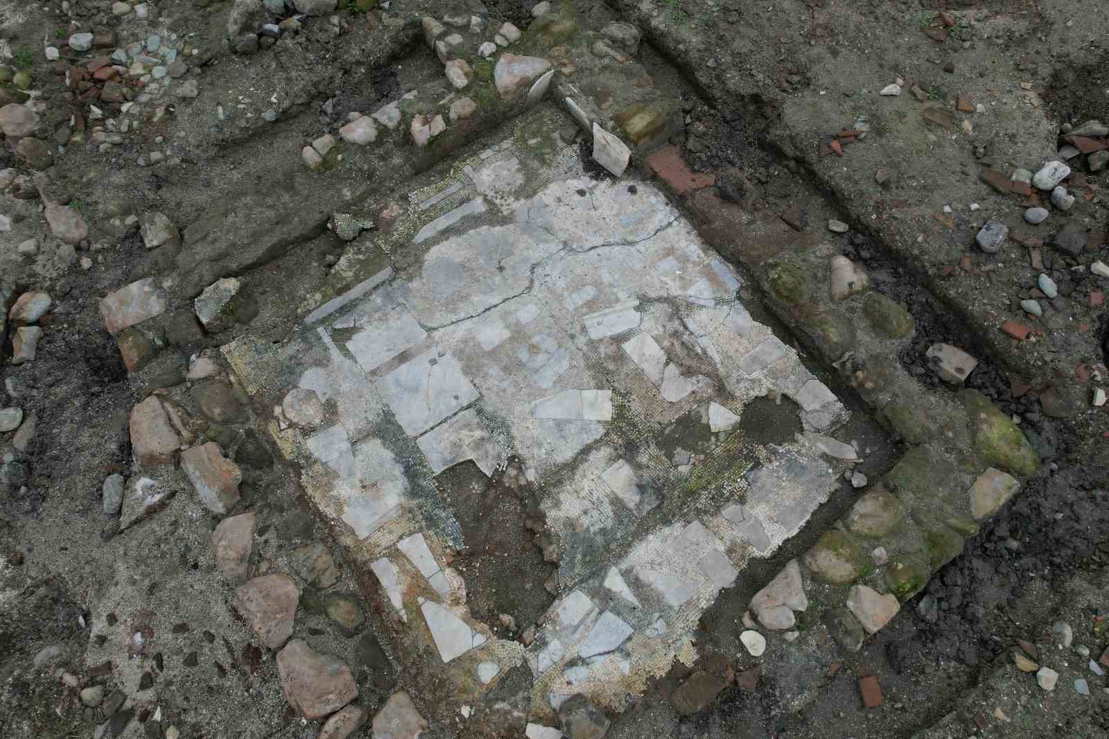 Merak uyandıran gizemli yapı