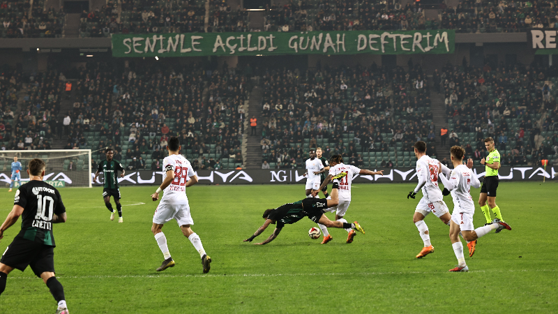 Kocaelispor 2-1 galip geldi