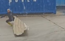 Fırtınaya kapıldı metrelerce savruldu