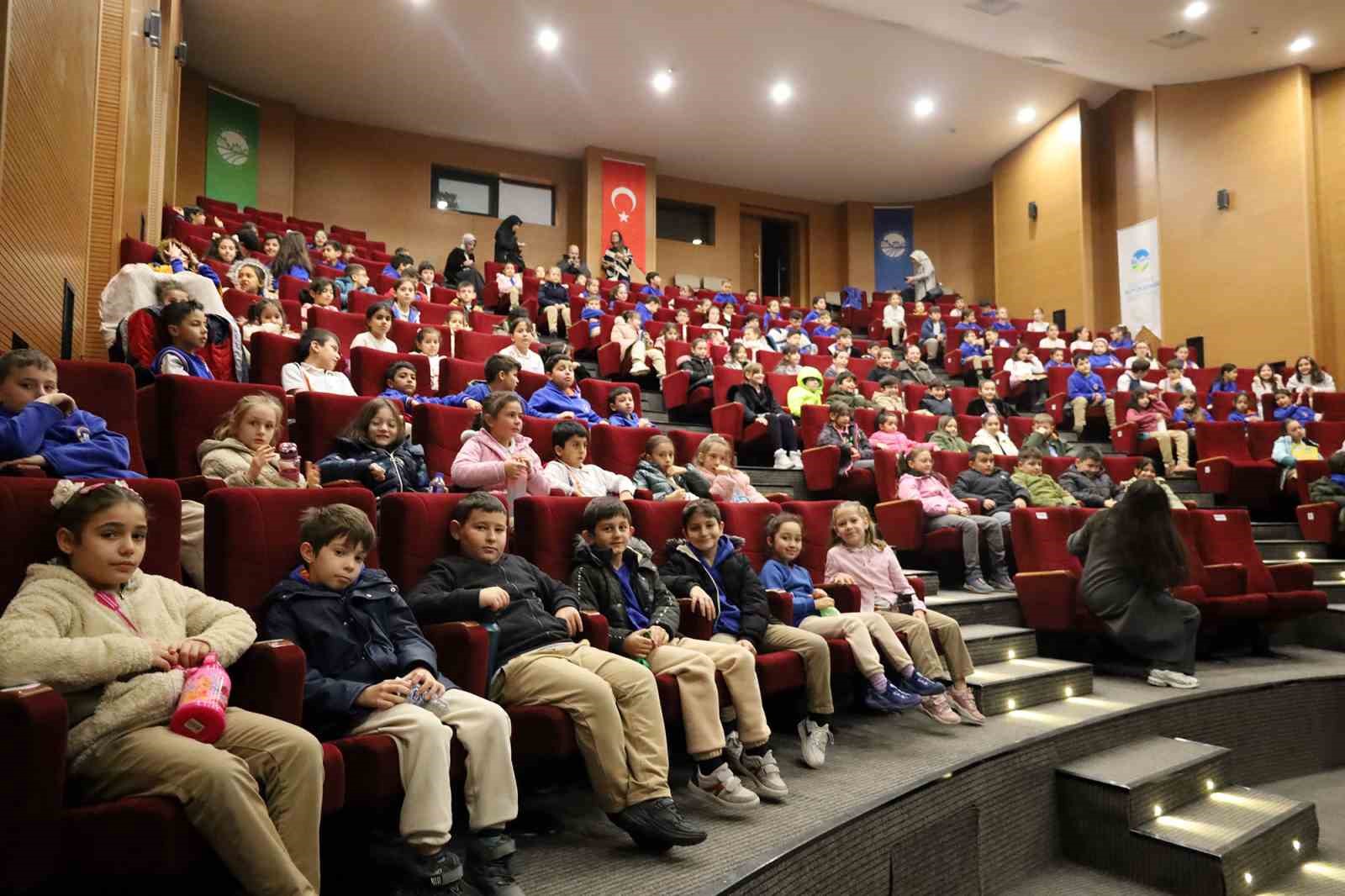 Büyükşehir, Ocak ayında bin 500 çocuğu tiyatroyla buluşturdu
