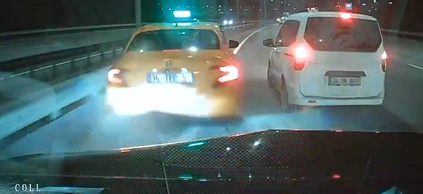 Eyüpsultan’da iki sürücünün inatlaşması zincirleme kaza ile bitti
