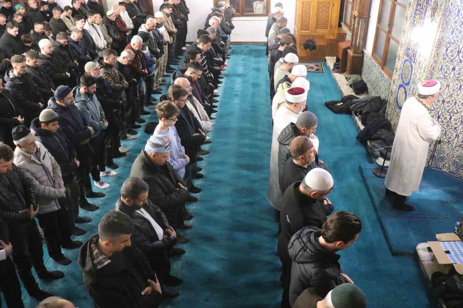 Sakarya’da ilk teravih namazı eda edildi
