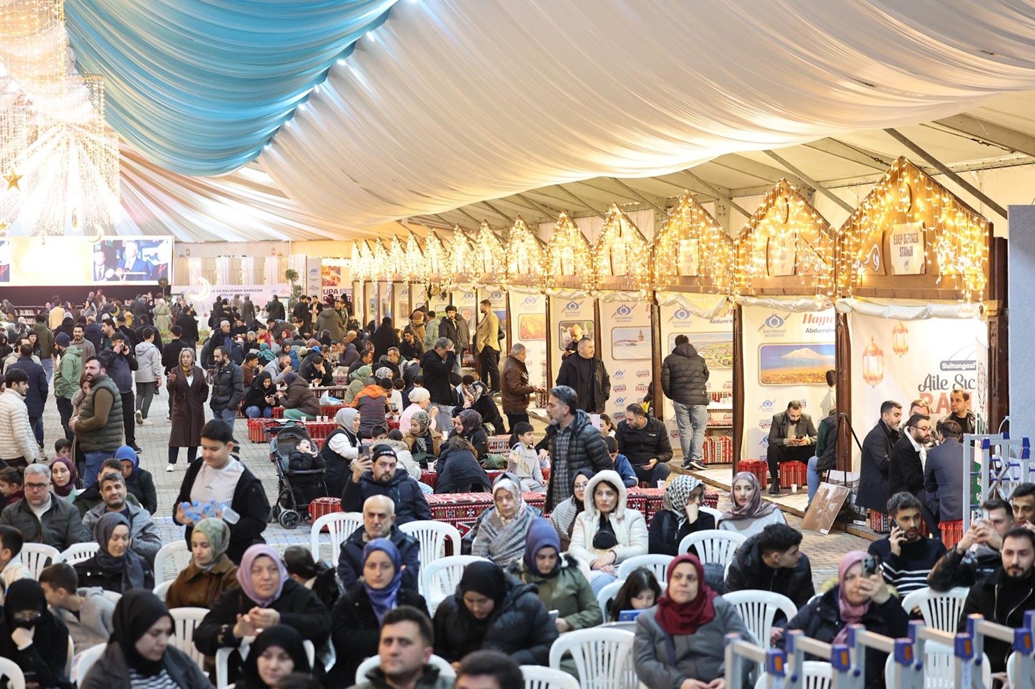Sultangazi’de Ramazan’ın ilk günü coşkuyla karşılandı