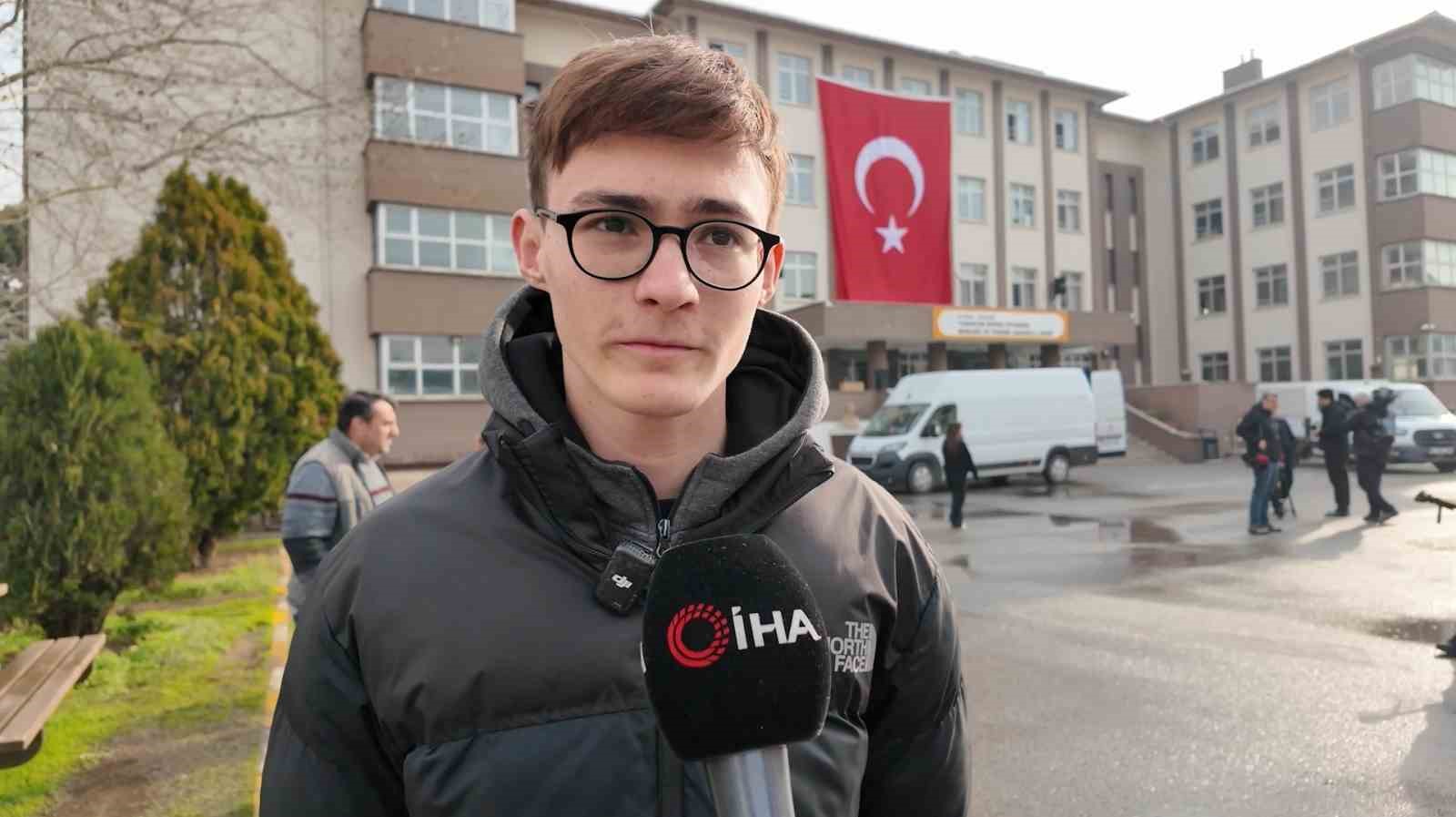 Bıçaklı saldırıda görgü tanığı dehşet anlarını anlattı: "Hoca koridora çıkınca yanında durduk ama elimizden bir şey gelmedi"
