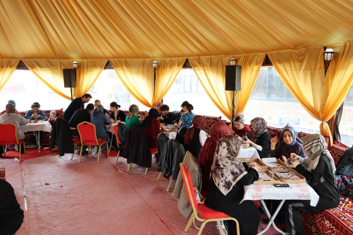 Ramazan akşamları otağ çadırında sanatla renkleniyor