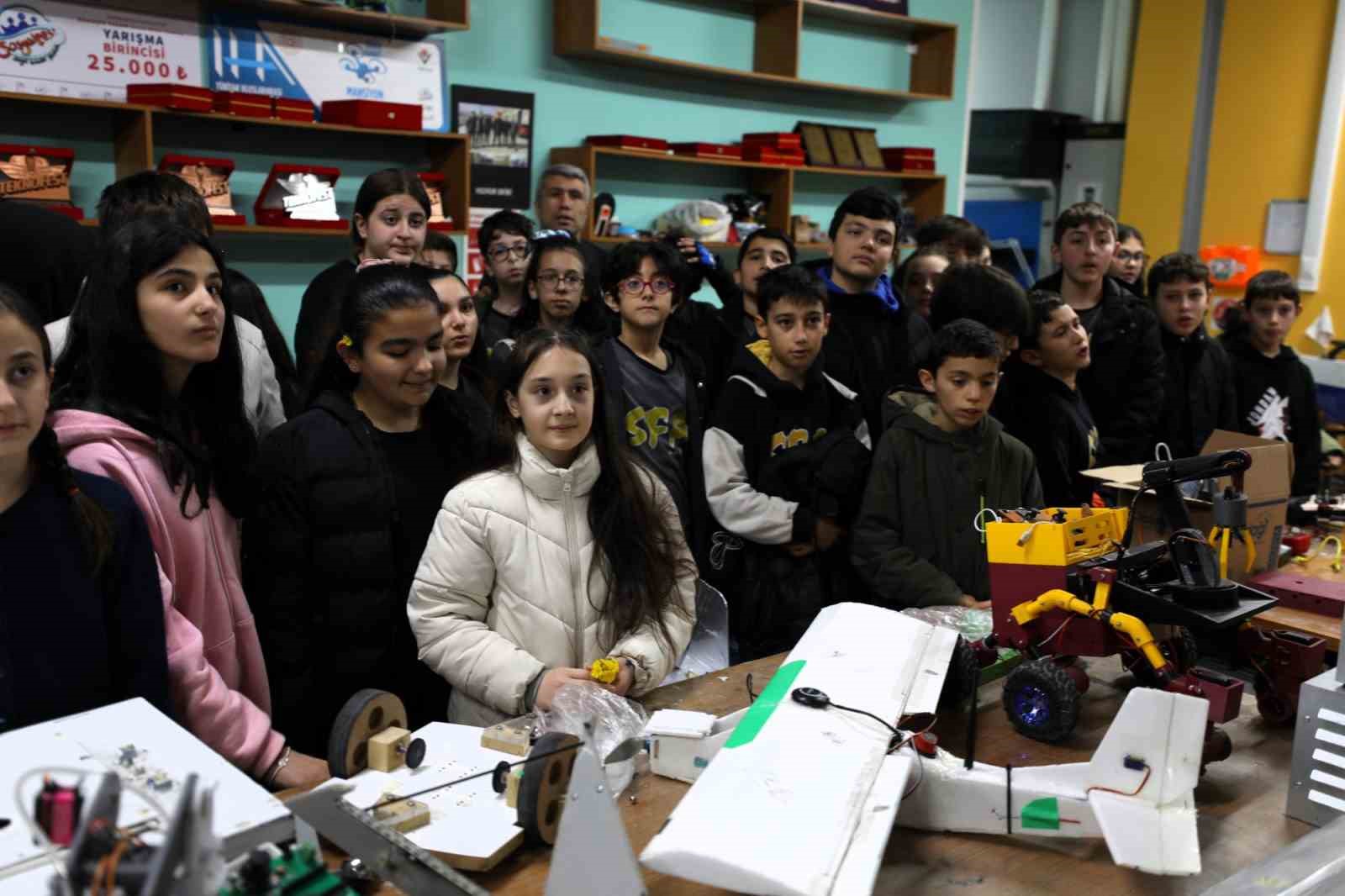 Ortaokul öğrencileri üniversite ortamını yakından tanıdı
