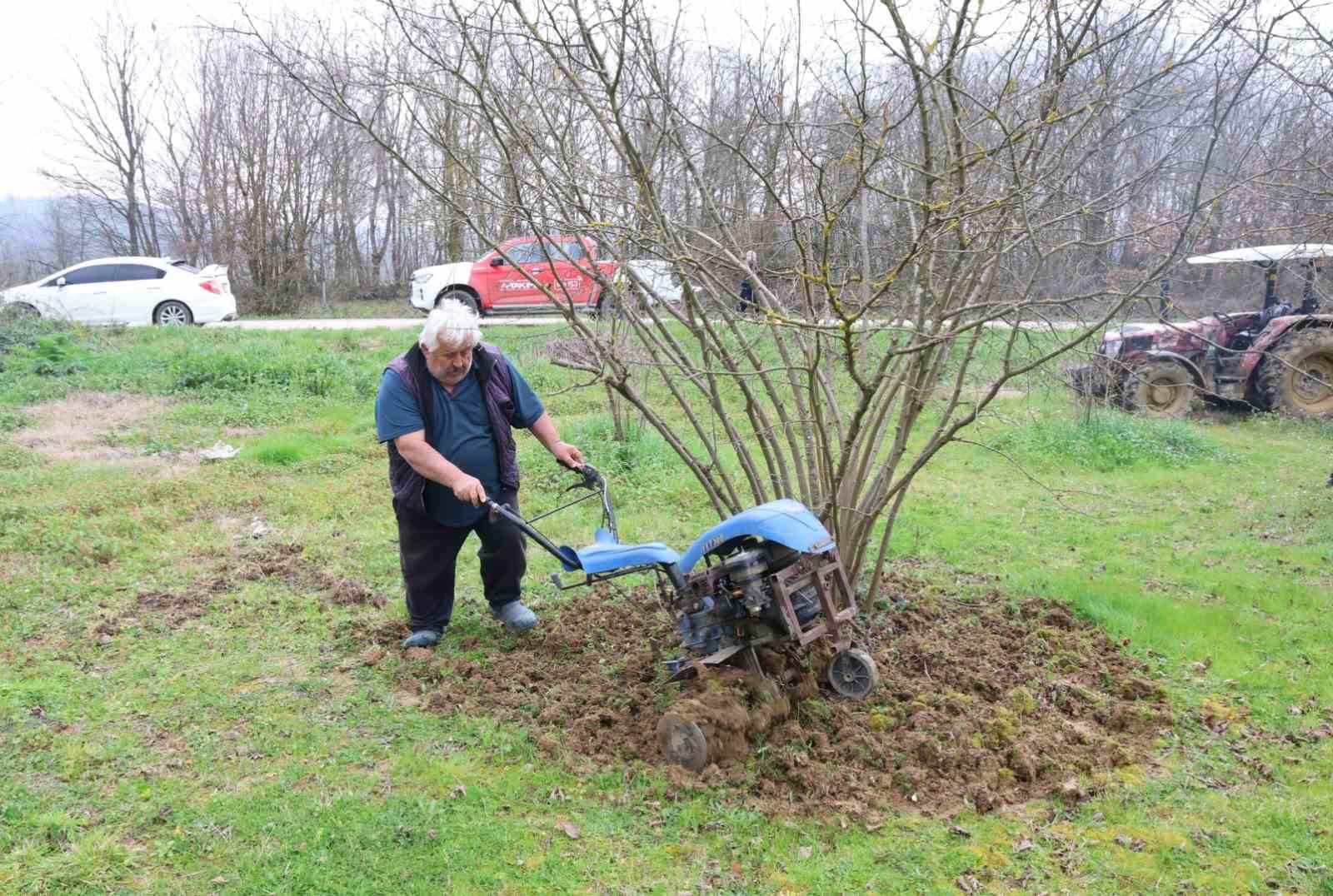 Hibeli gübrelerini alan çiftçiler tarlada mesaiye başladı