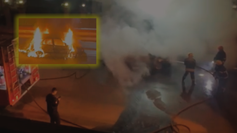 Derince’de park halindeki araç alevlere teslim oldu