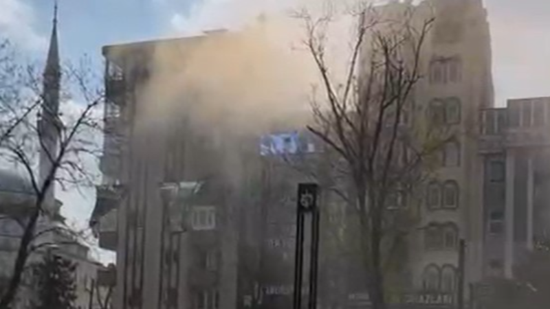 Dönerci dükkanında korkutan baca yangını!