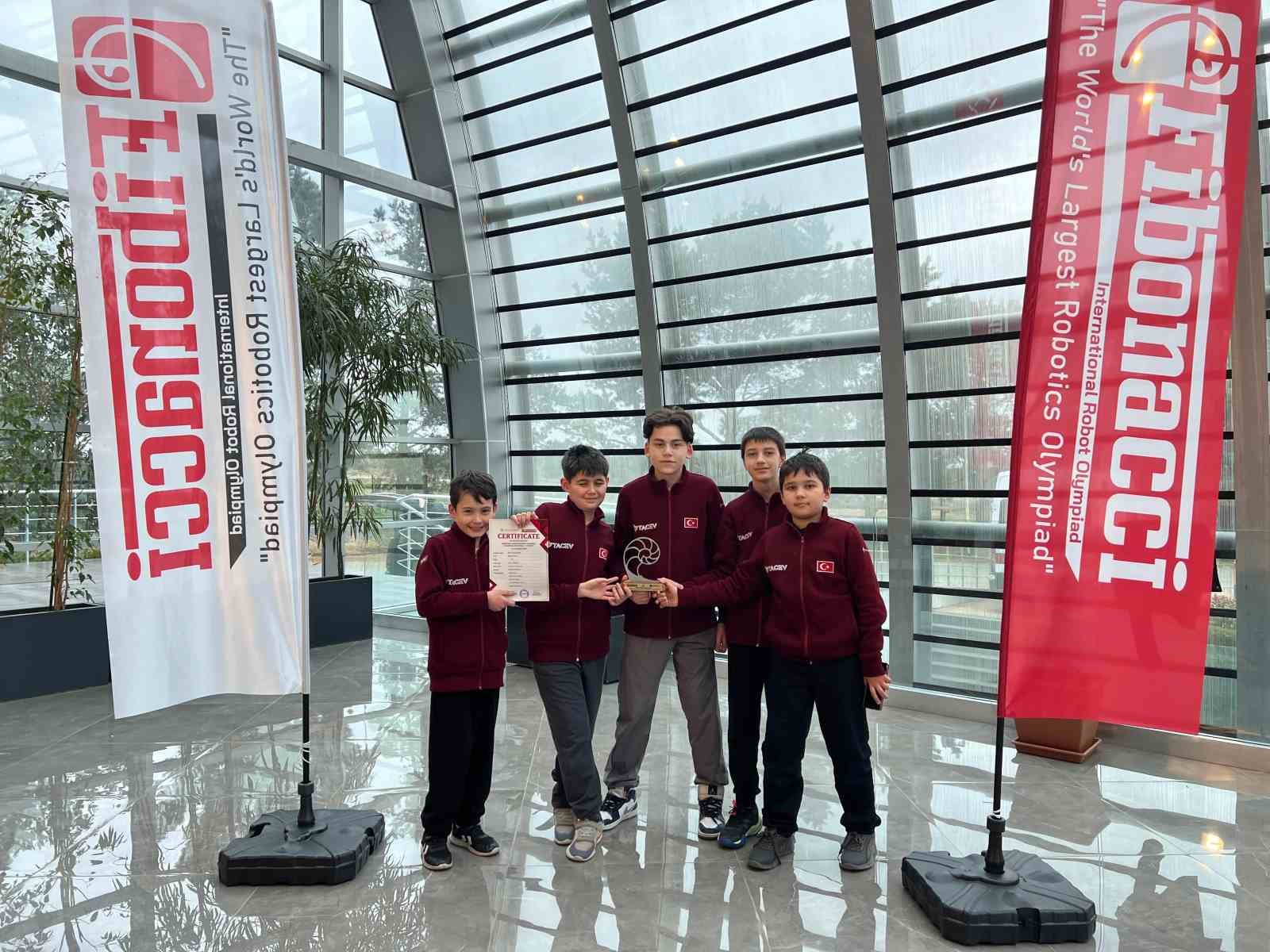 TACEV öğrencileri, robotik olimpiyatlarında Türkiye ikincisi oldu
