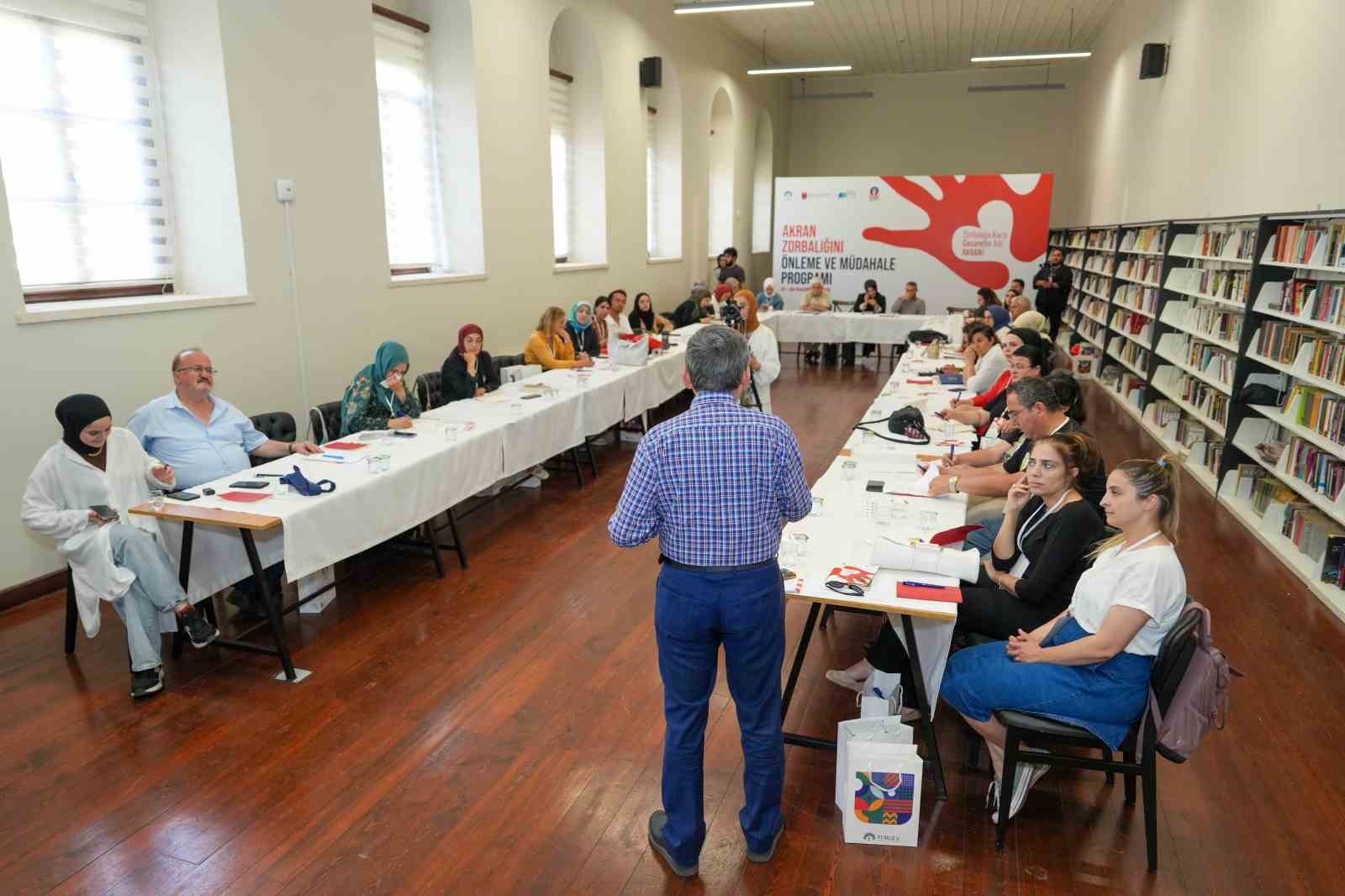 TÜRGEV’den akran zorbalığına karşı "akran nezaketi" modeli
