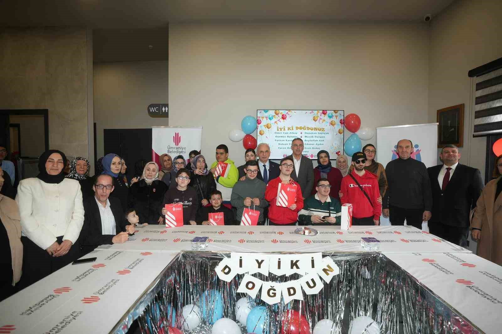 Ümraniye’de sevgi dolu buluşma: 10 özel gencin doğum günü bir arada kutlandı
