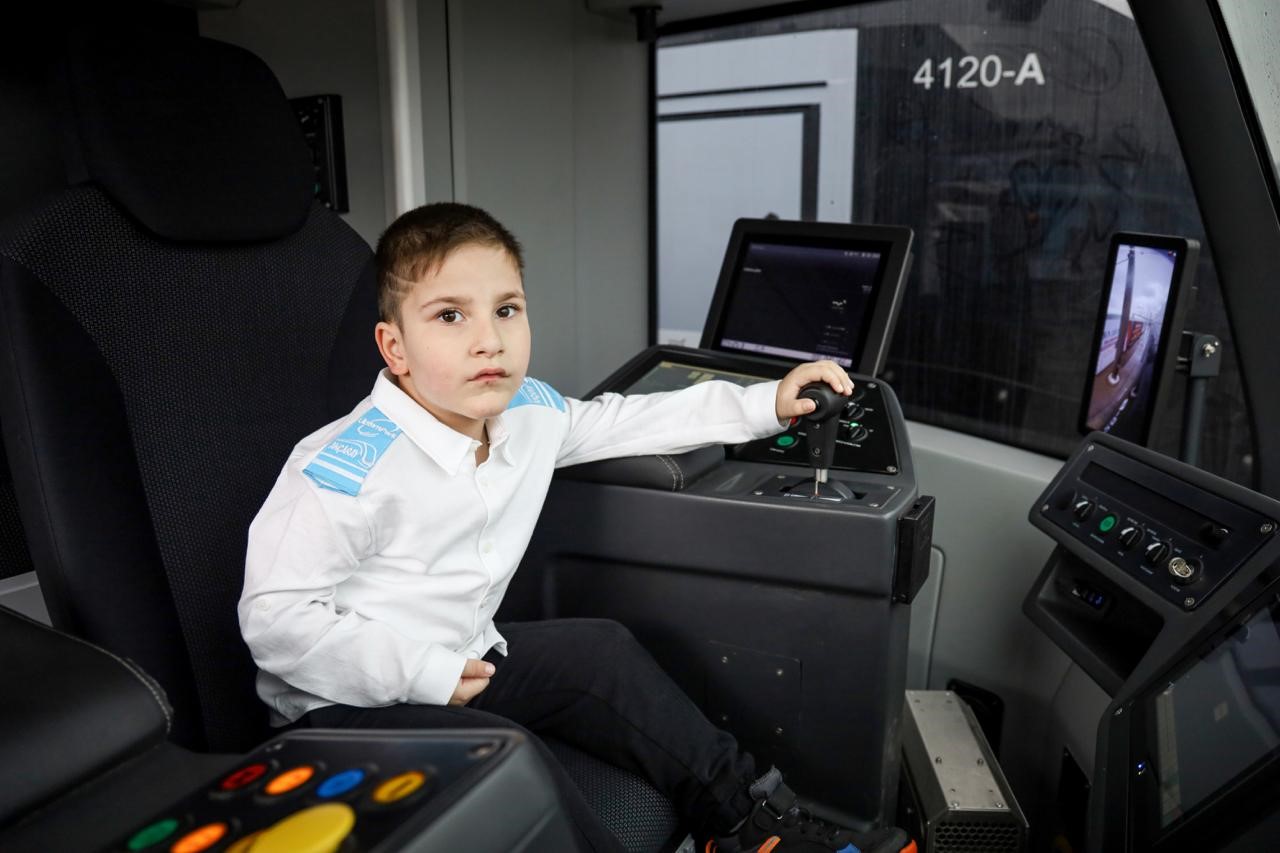 Tramvay tutkunu 6 yaşındaki Muhammet Enes’in hayali gerçeğe dönüştü
