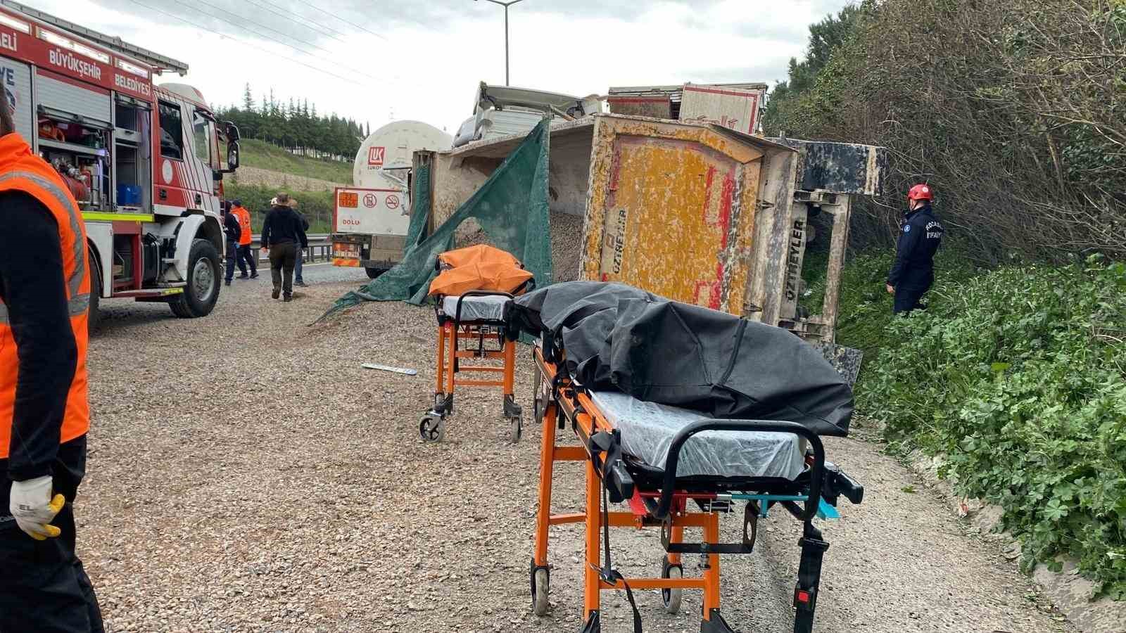 TEM’de 4 araç kazaya karıştı: İlk belirlemelere göre 2 ölü
