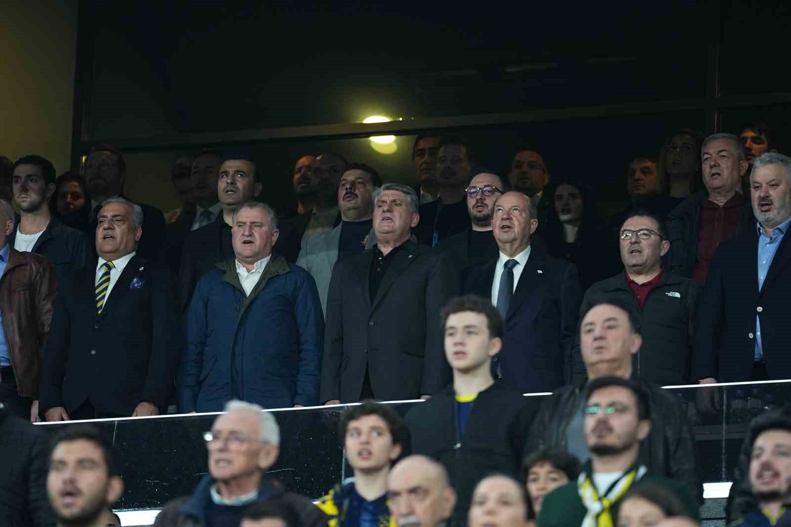 Bakan Bak, Fenerbahçe - Beşiktaş derbisini takip etti
