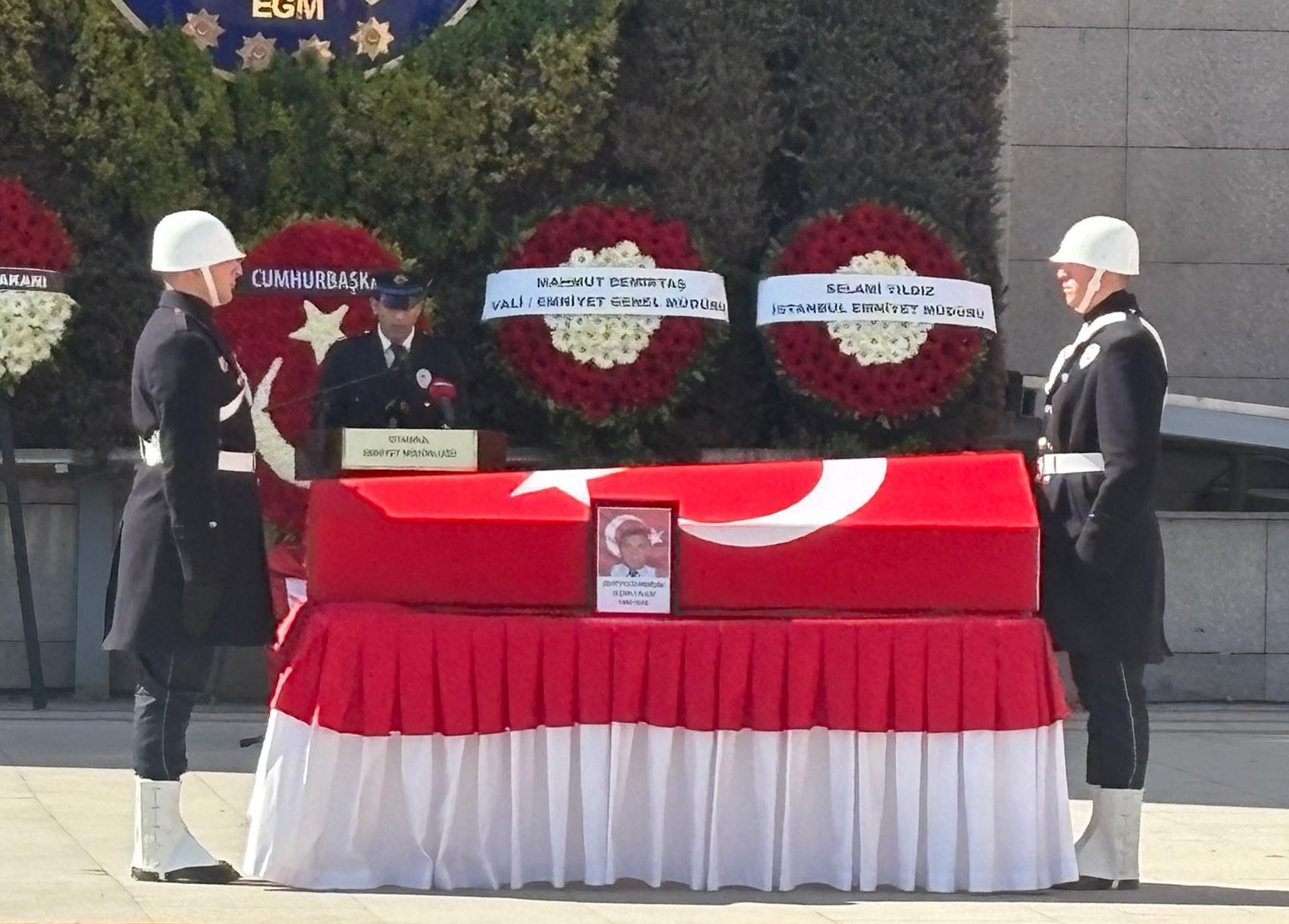 Şehit polis memuru Seçkin Yalçın için emniyette tören düzenlendi