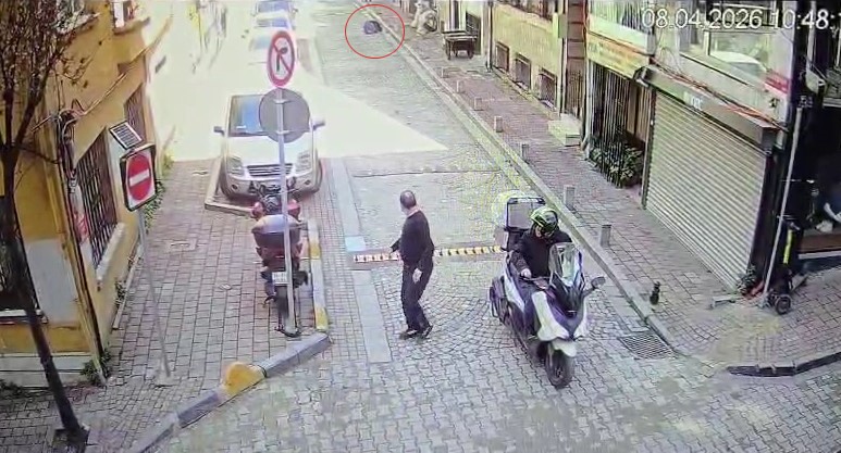 Fatih’te cezaevinden izinli çıkarak ailesinin yanına gelen şahıs kendini ateşe verdi