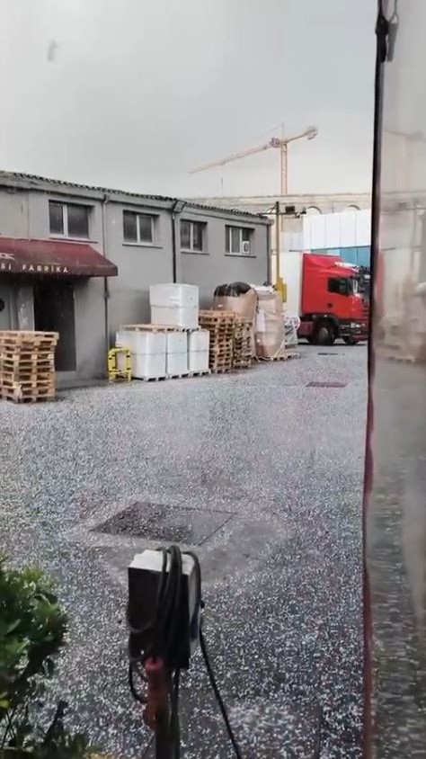 İstanbul’da dolu sürprizi
