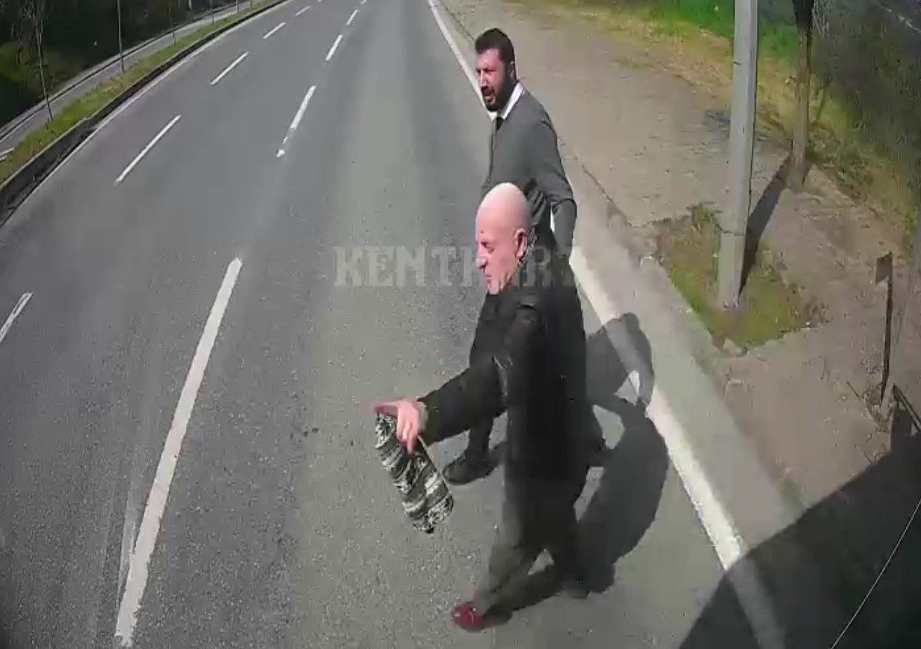 Otobüs şoförünün örnek davranışı kamerada