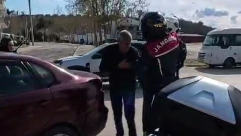 Jandarmanın hızlı refleksi hayat kurtardı!