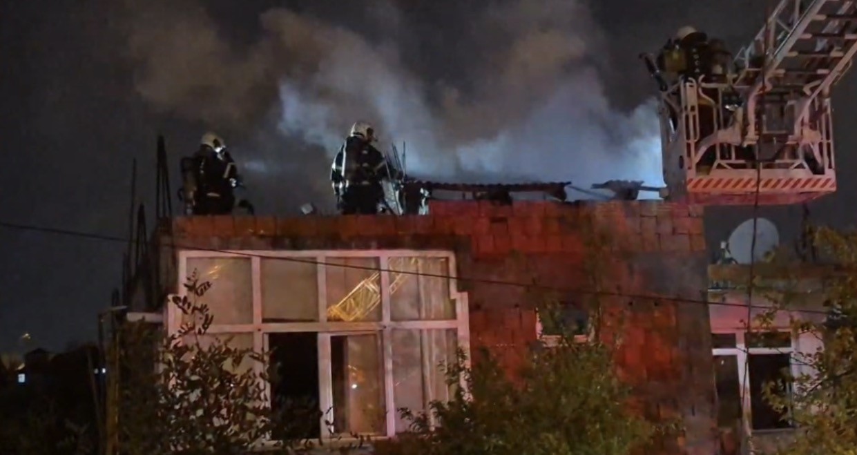 Çatı katında yangın paniği