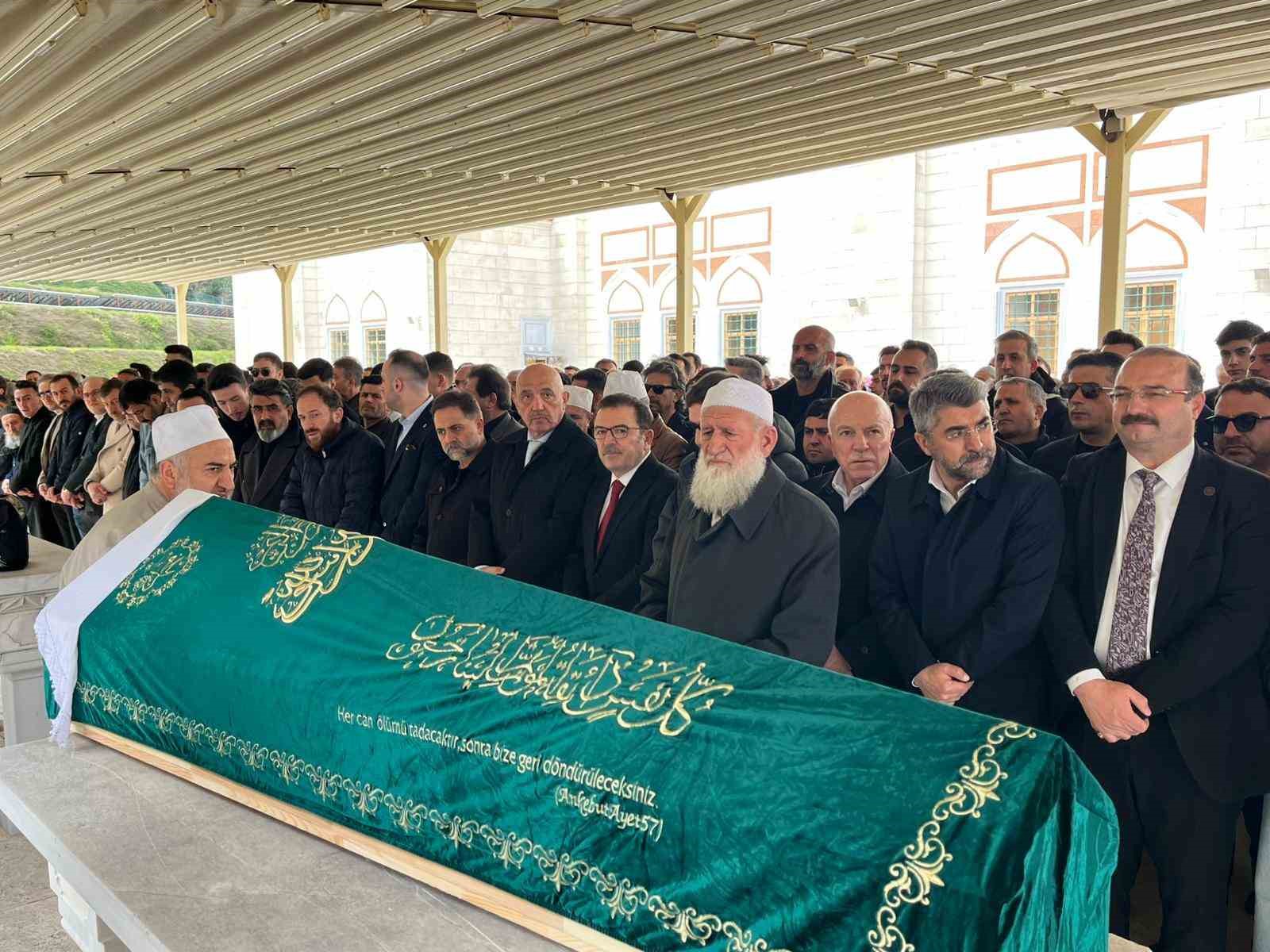 Erzurumspor Başkanı Ahmet Dal’ın annesi Zühal Dal son yolculuğuna uğurlandı