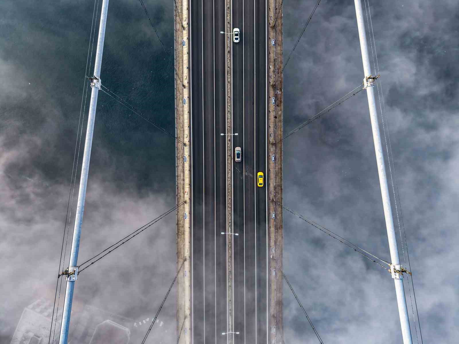 İstanbul’daki yoğun sis Boğaz’da görsel şölen oluşturdu

