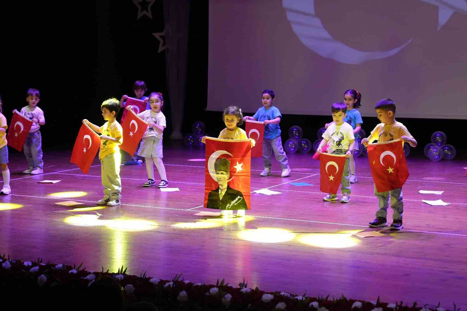 Kartal’daki kreşlerde 23 Nisan gururu: "Başkan Yüksel’in öncülüğünde çocuklarımız için çalışıyoruz"
